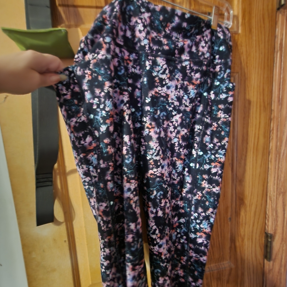 Skechers Black Floral Athletic Shorts With pockets
